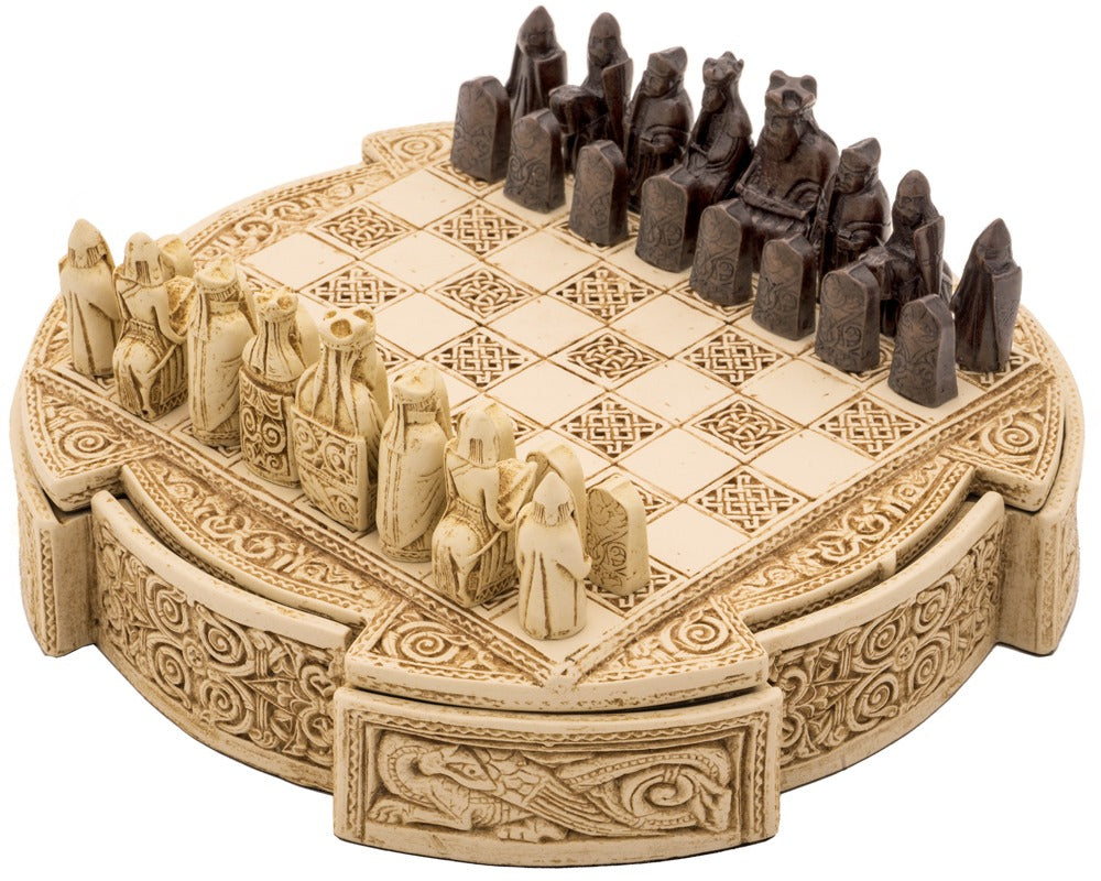 Isle of Lewis kompakt keltiskt schackset 22,9 cm i elfenbensfärg