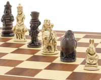 The Berkeley Chess Alice i Underlandet rödbrun och mahogny Schackset